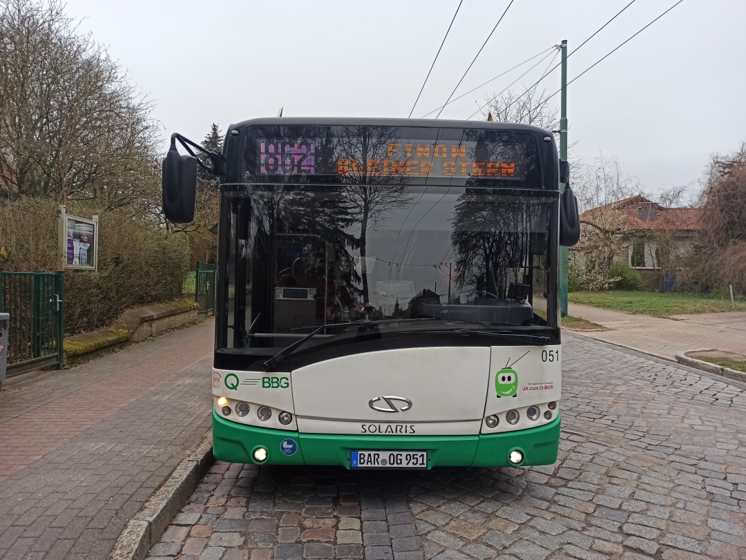 Gelenkobus Nr. 051 vom polnischen
Typ Solaris Trollino 18 AC